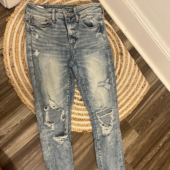 Woman’s size 6 American Eagle Acid Wash Skinny Jeans - Picture 2 of 5